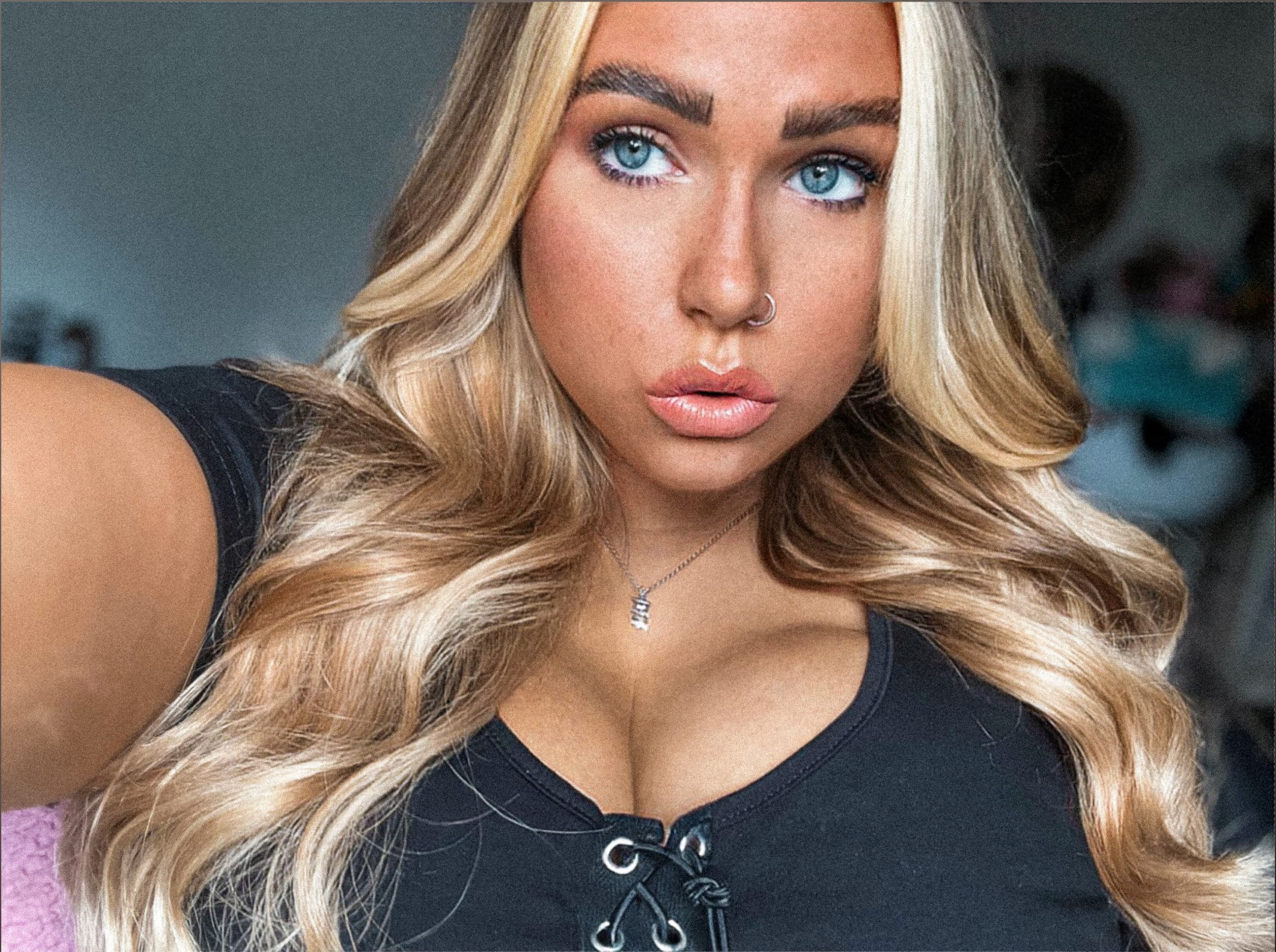 𝐀𝐛𝐢𝐠𝐚𝐢𝐥 𝐑𝐨𝐬𝐞 🌹