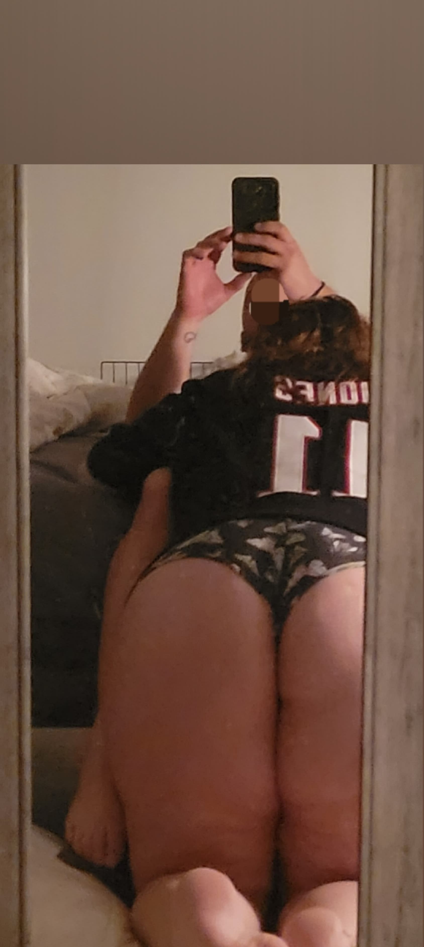 Ali and Lee FREE PAGE 😌