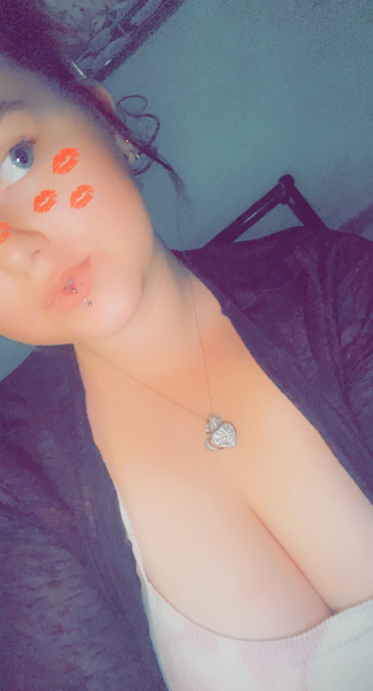 Curvy_anonymous_girl