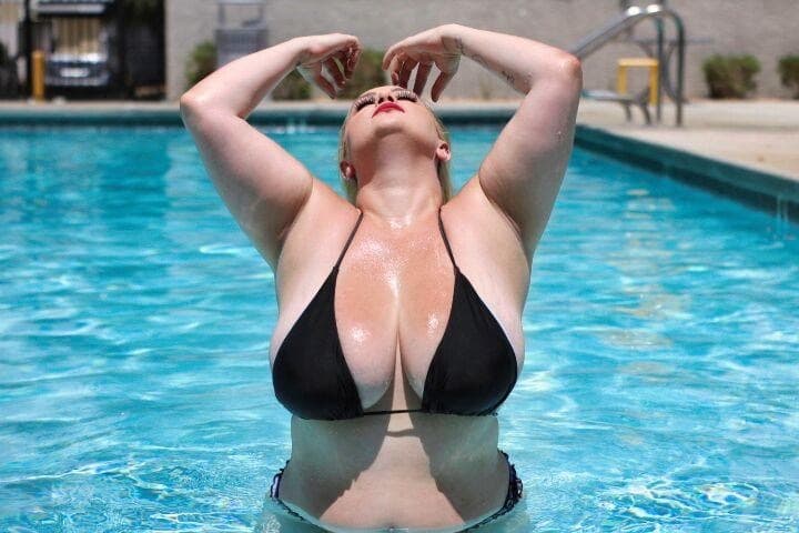 ✨𝚂𝚎𝚍𝚞𝚌𝚝𝚒𝚟𝚎 𝙱𝚕𝚘𝚗𝚍𝚎✨