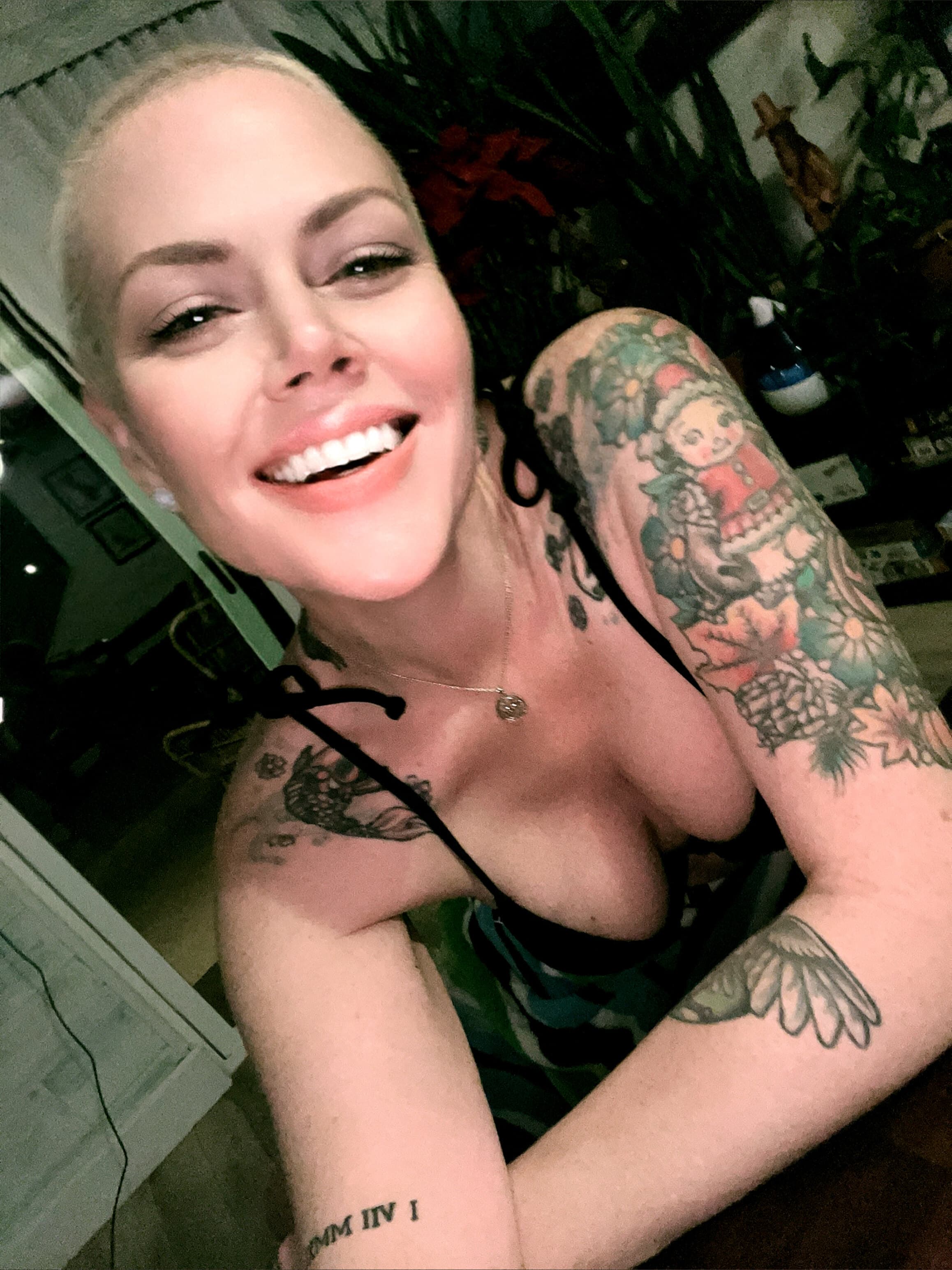 Bianca is NAKED!! 😻