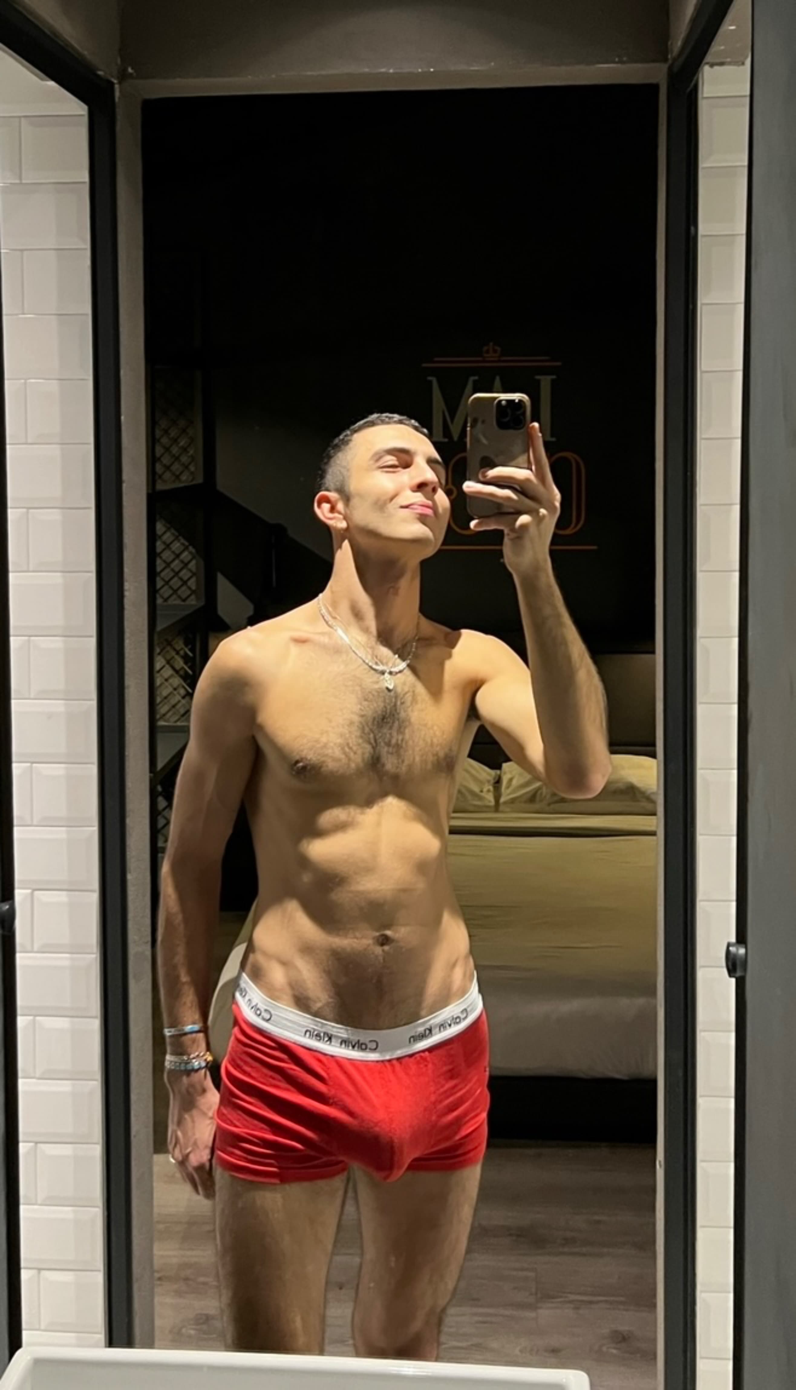 𝔹𝕆ℝ𝔸 ℤ𝔼𝕀𝕊𝕊