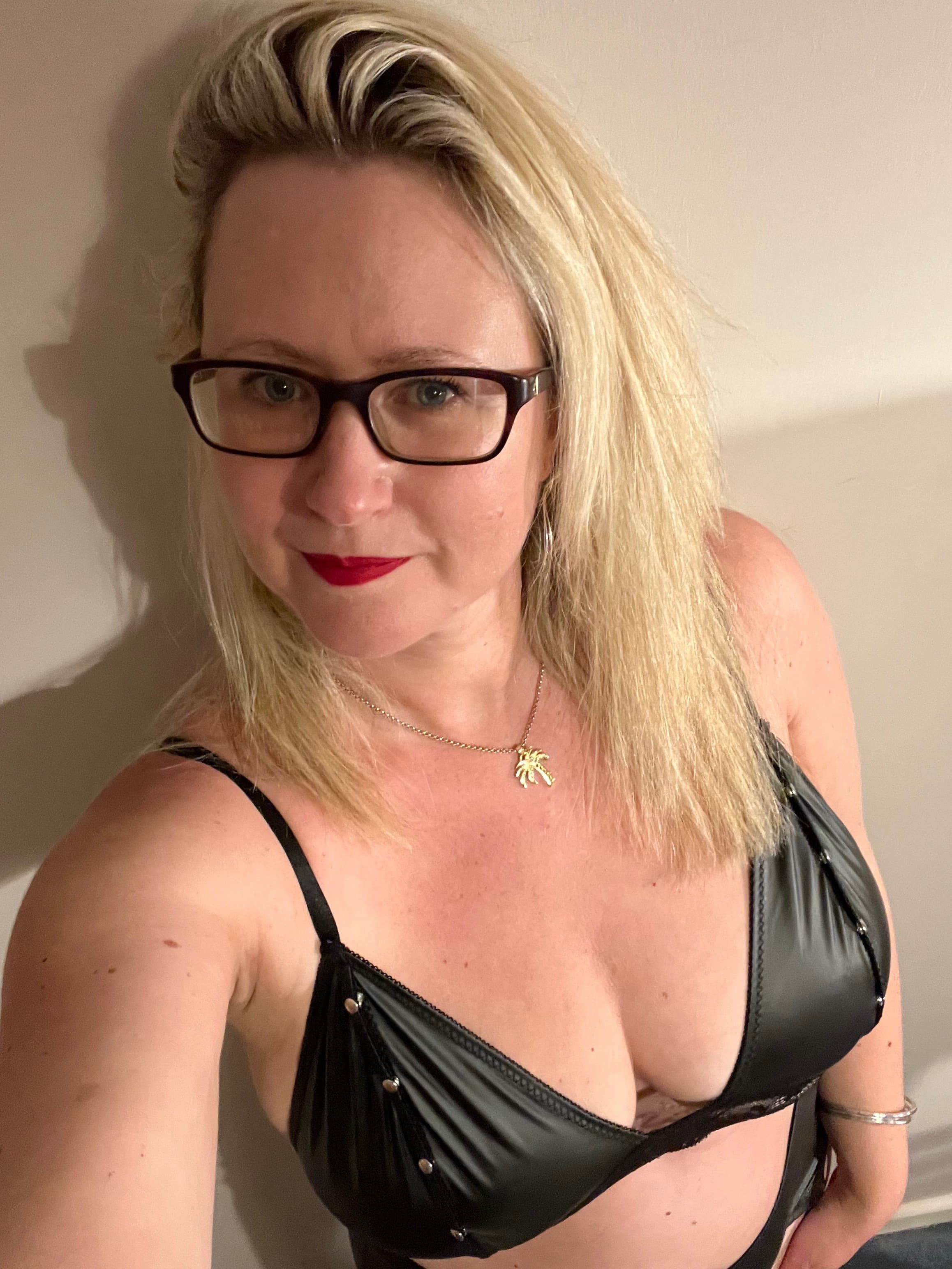 Busty Blond Mombshell NO PPV💋