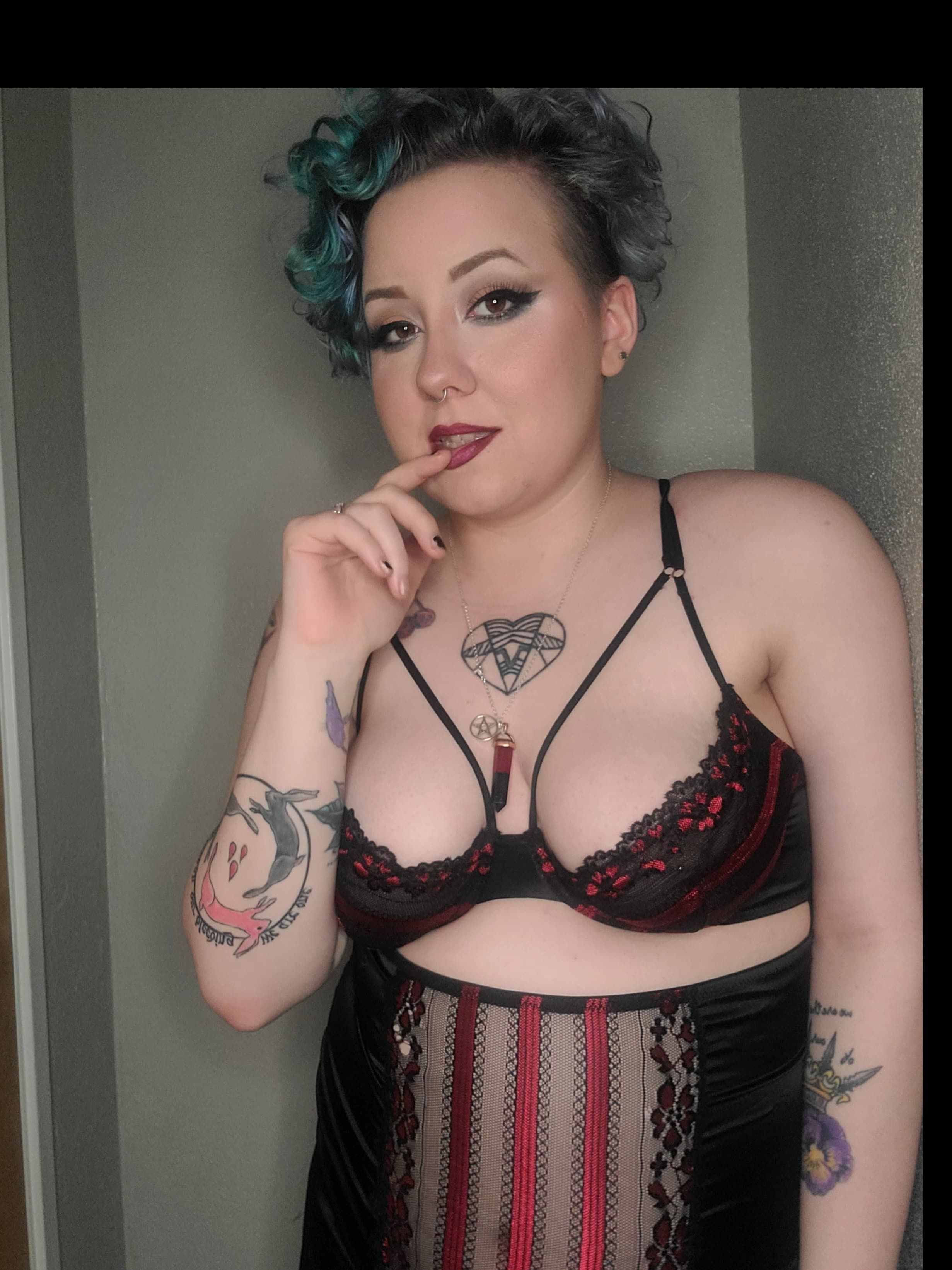 ℭ𝔯𝔦𝔪𝔰𝔬𝔫 𝔞𝔫𝔡 ℭ𝔬𝔯𝔳𝔲𝔰