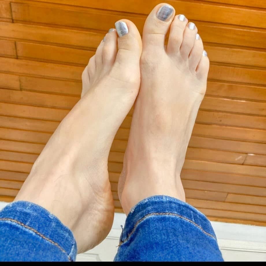Paulina's Feet- Colombian White Wrinkles