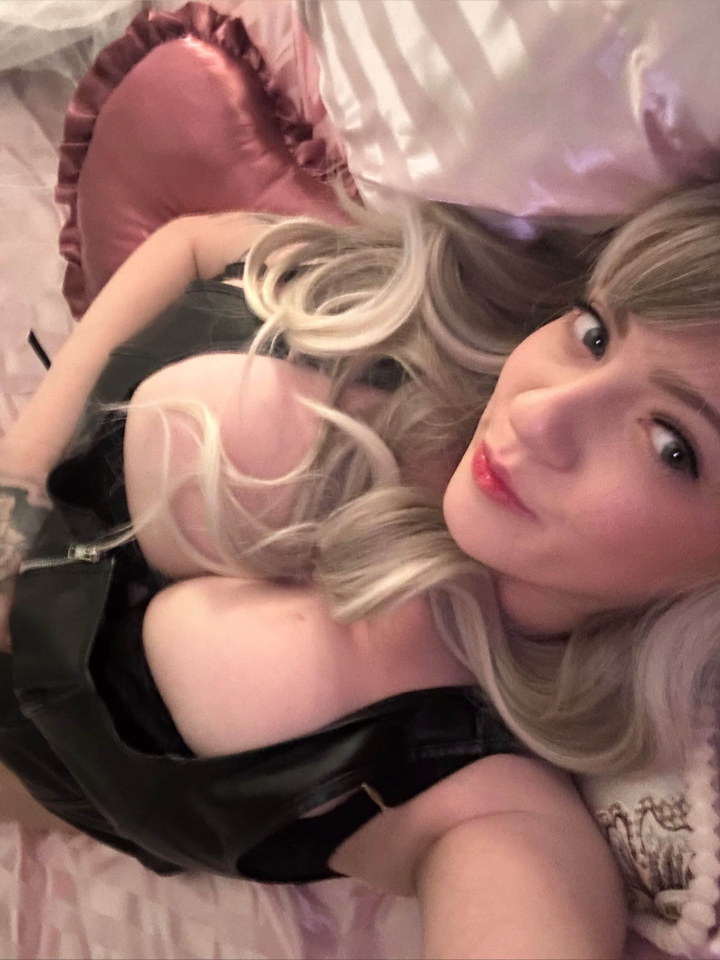 ℬusty bombshell 🖤