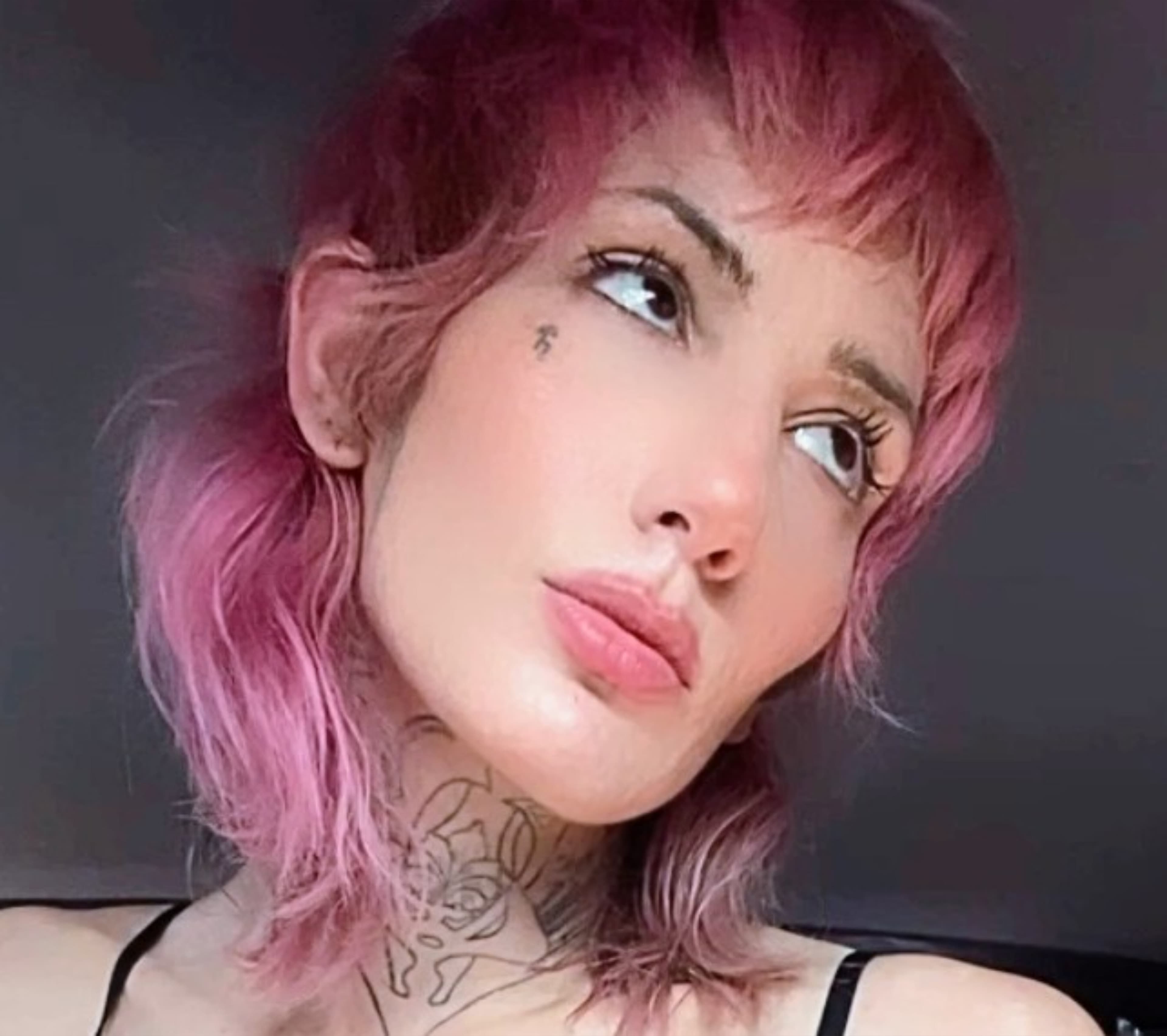 ✟ 𝕱𝖊𝖑𝖔𝖓𝖞 ✞ 𝖊𝖒𝖔𝖉𝖊𝖑 / 𝖆𝖗𝖙𝖎𝖘𝖙 ✟