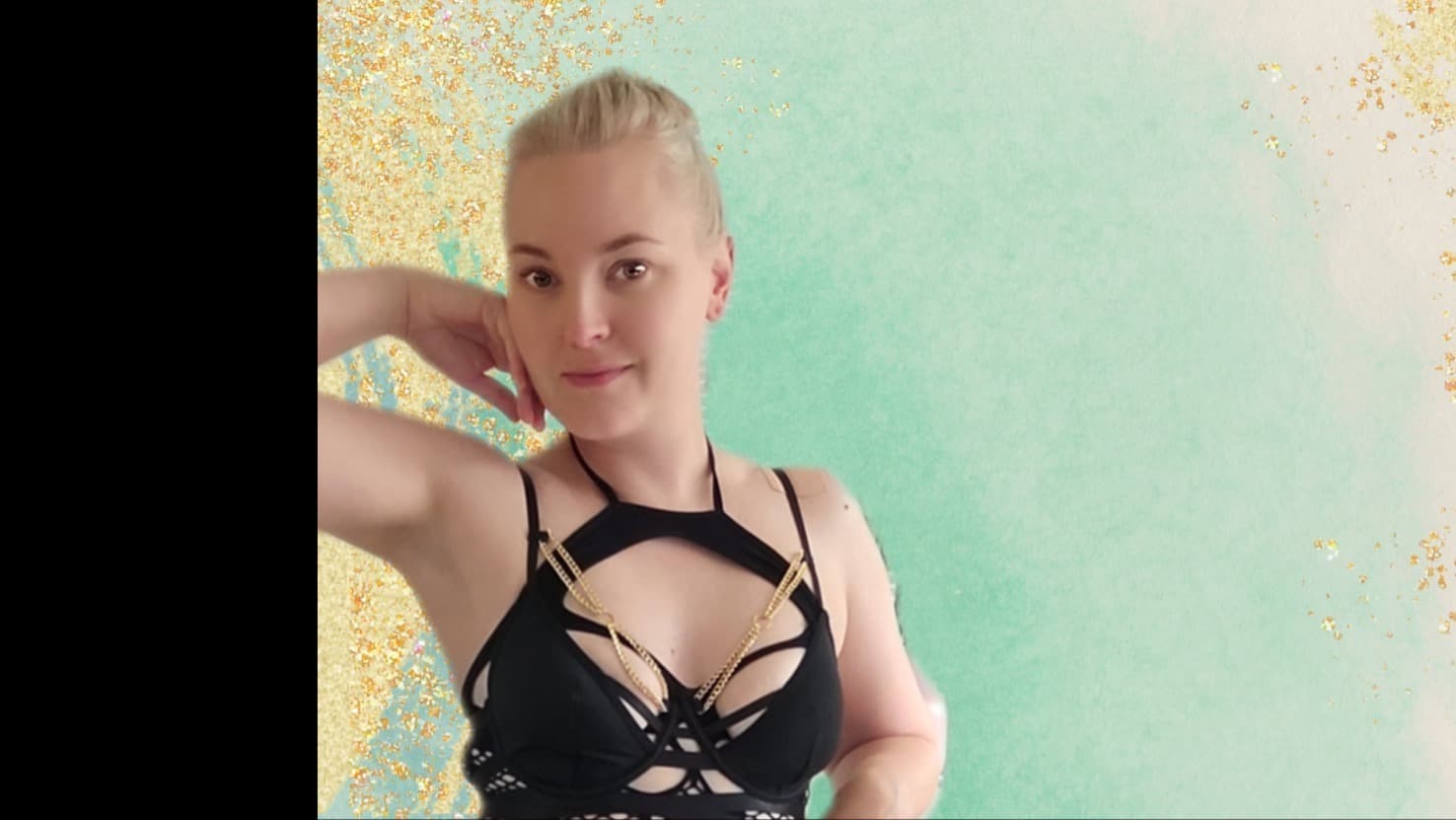 Cute butt naughty boobies too 😘