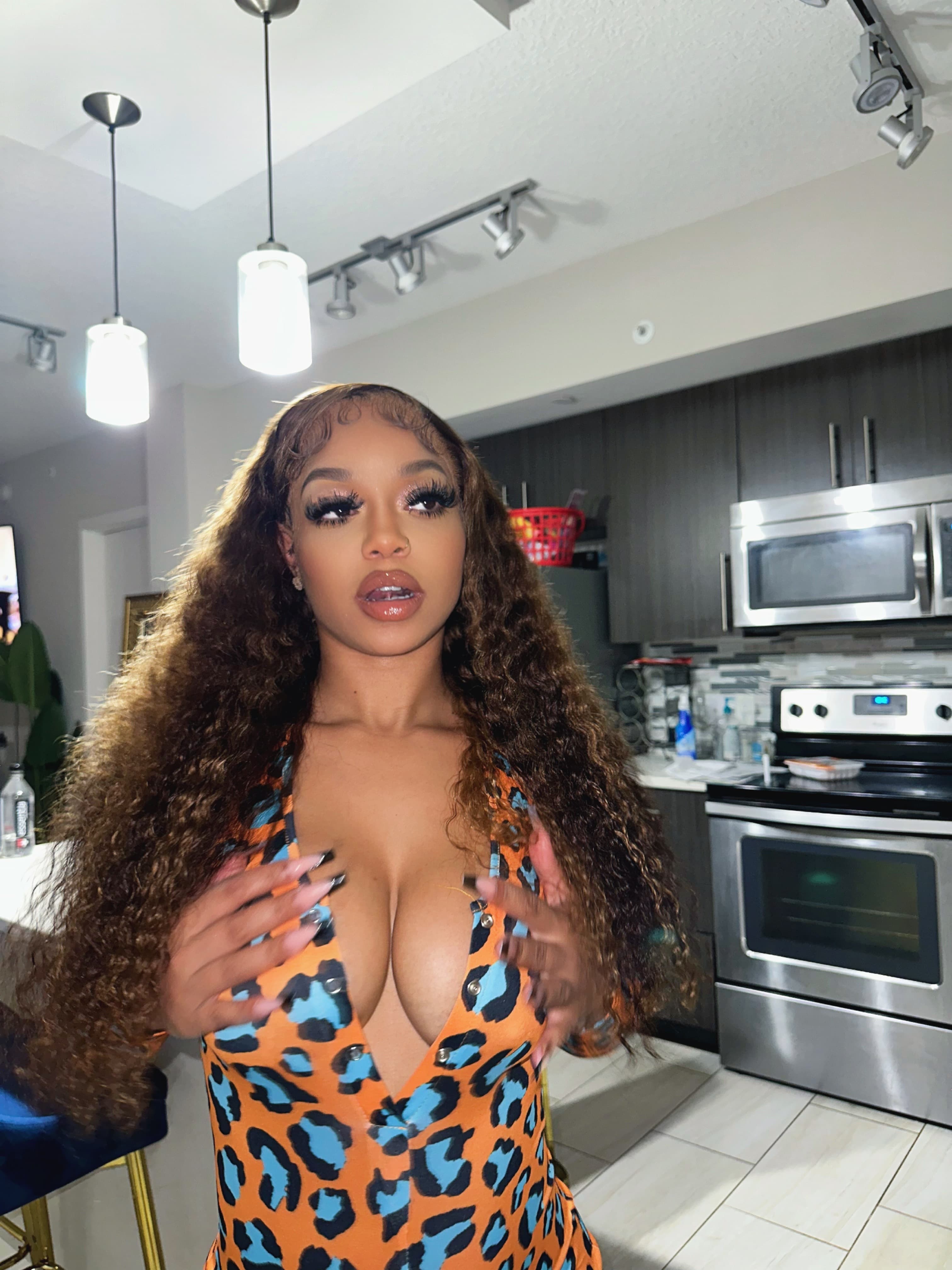 Pink 🐱 Princess 👸🏽🩷