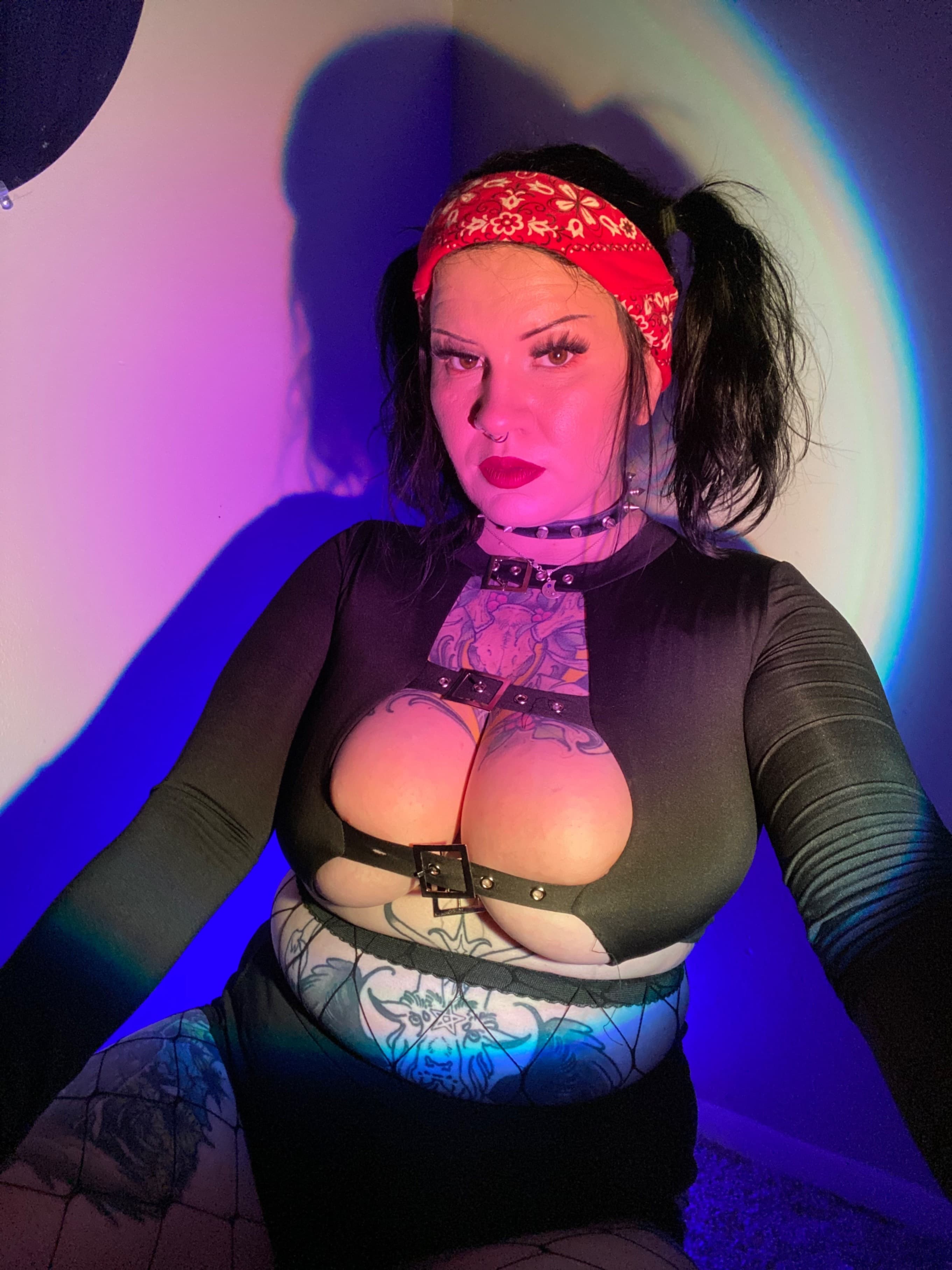 Goddess Esther 🕷 - 10/1 🎂