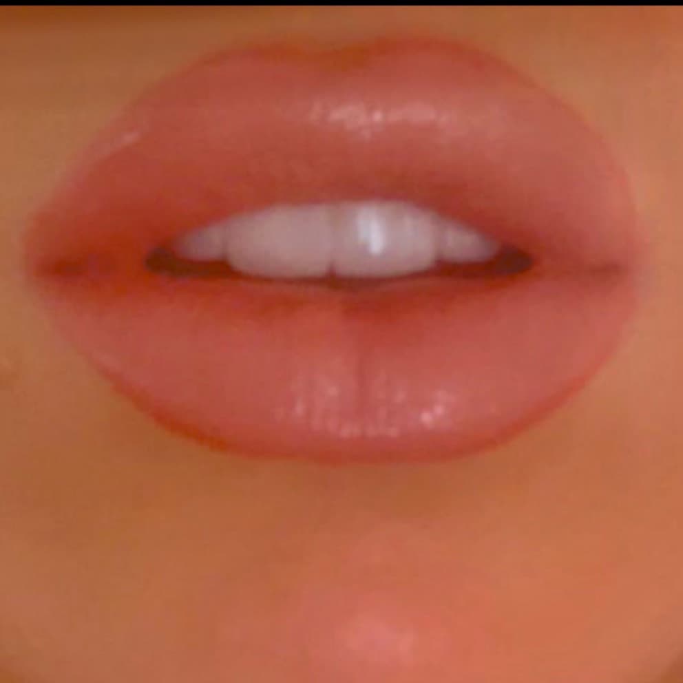 Holly🫦 natural busty petite English nerd