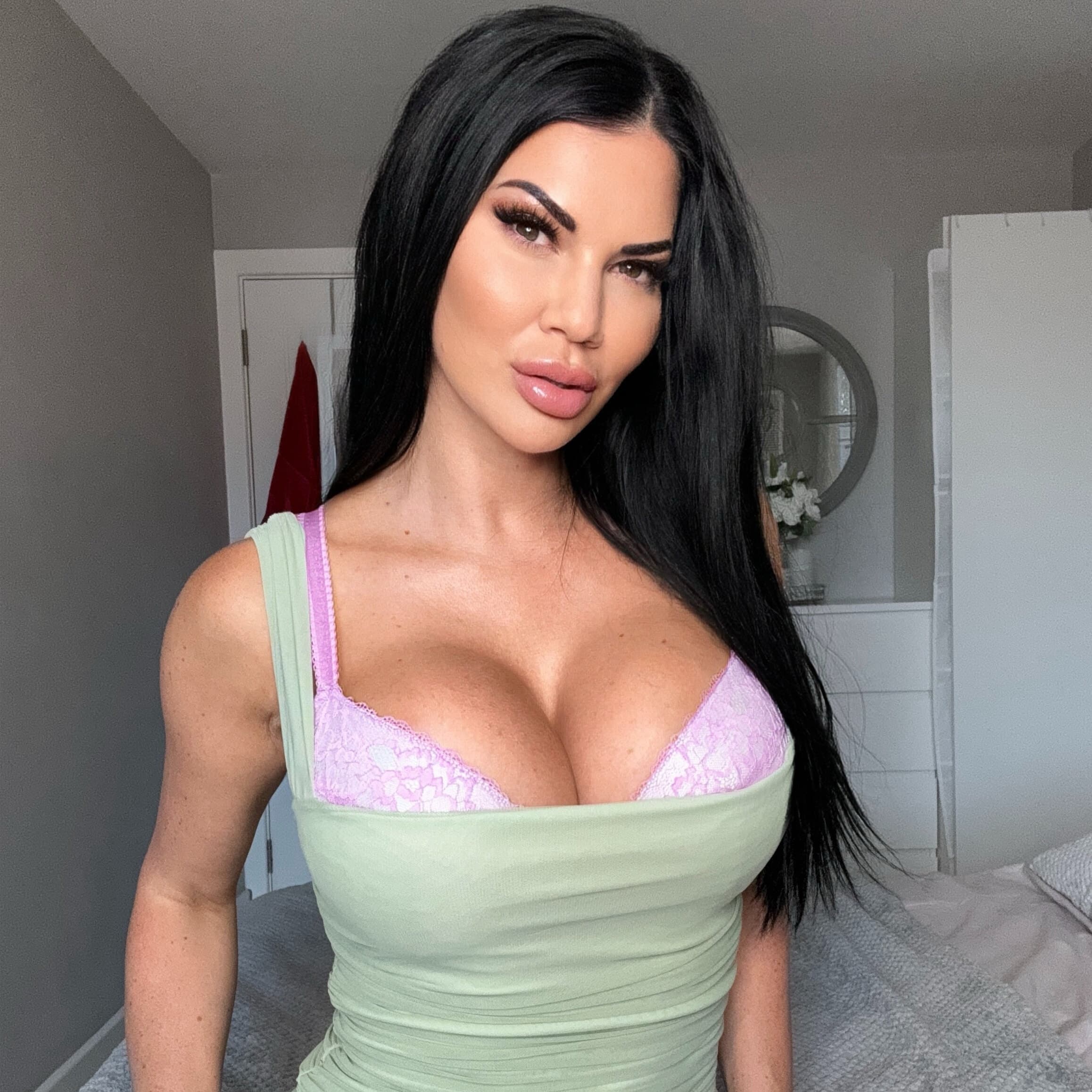 Jasmine Jae (Free Page)