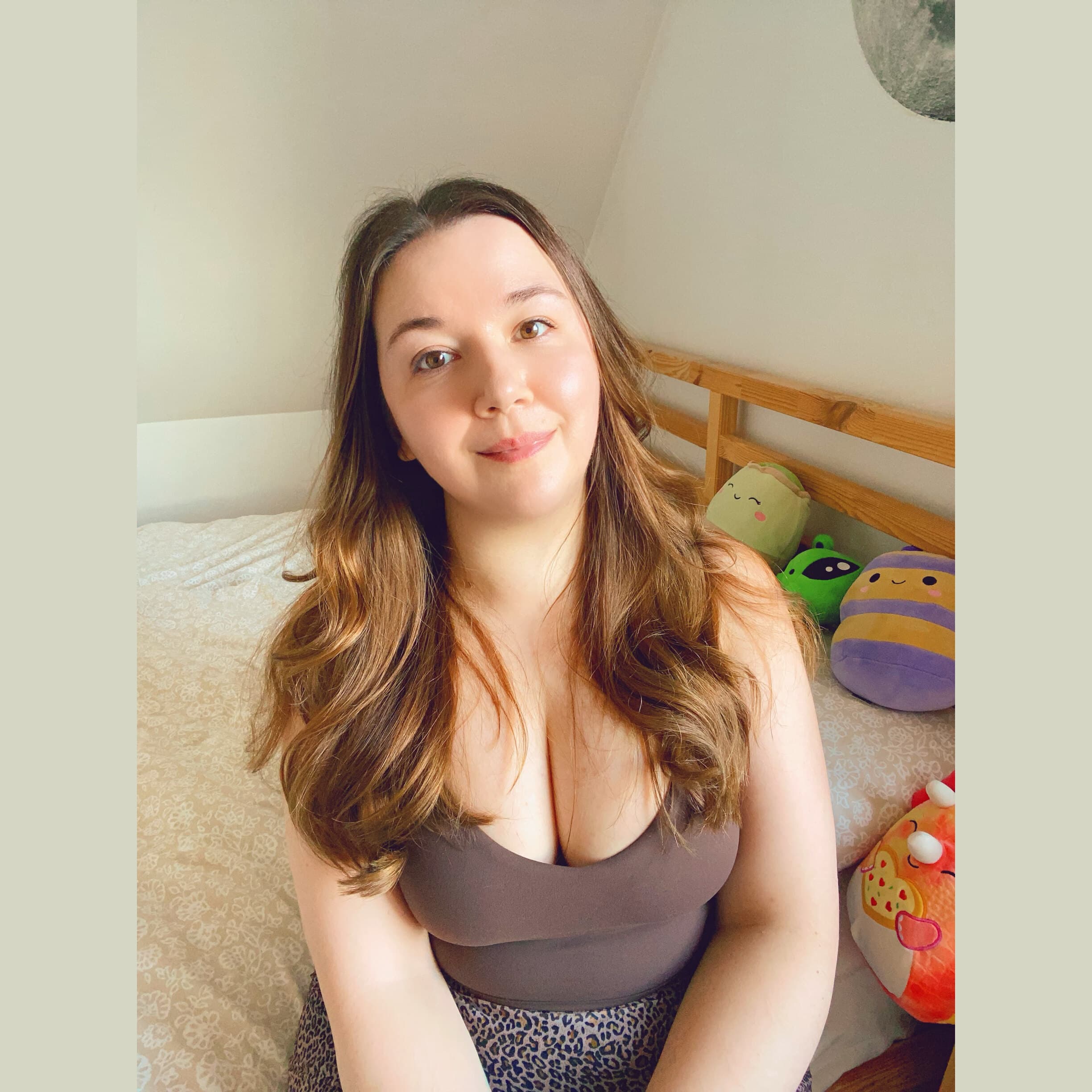 Leah 💕 hairy pussy