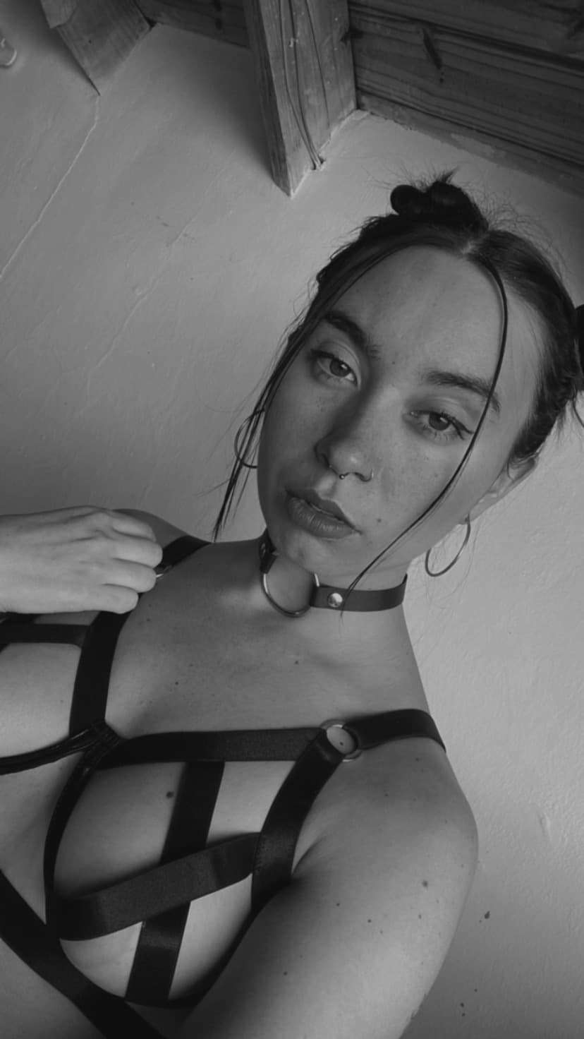 👑 MISTRESS SOFIA - 🖤 FEMDOM 🖤