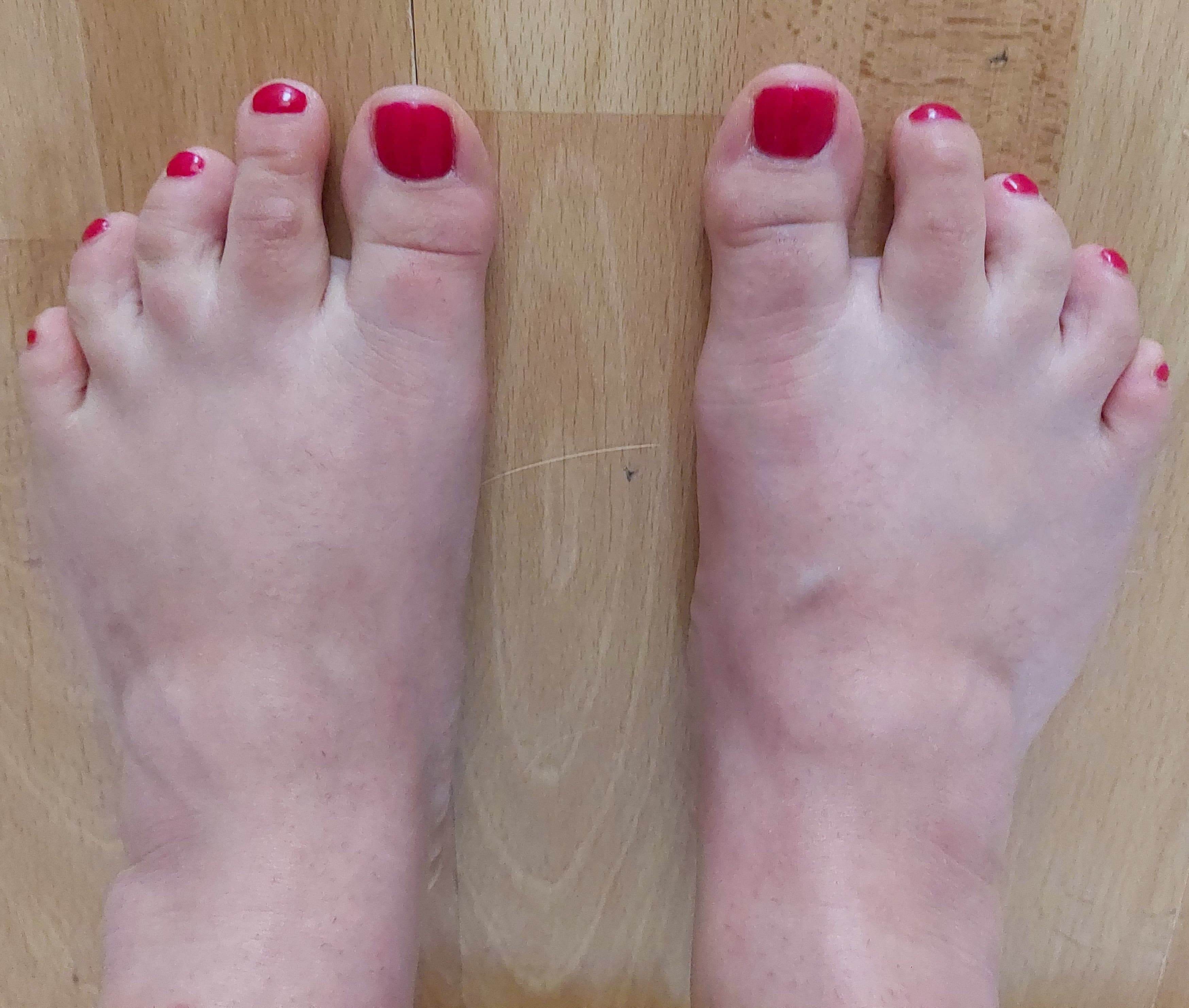 Little &amp; cute toes