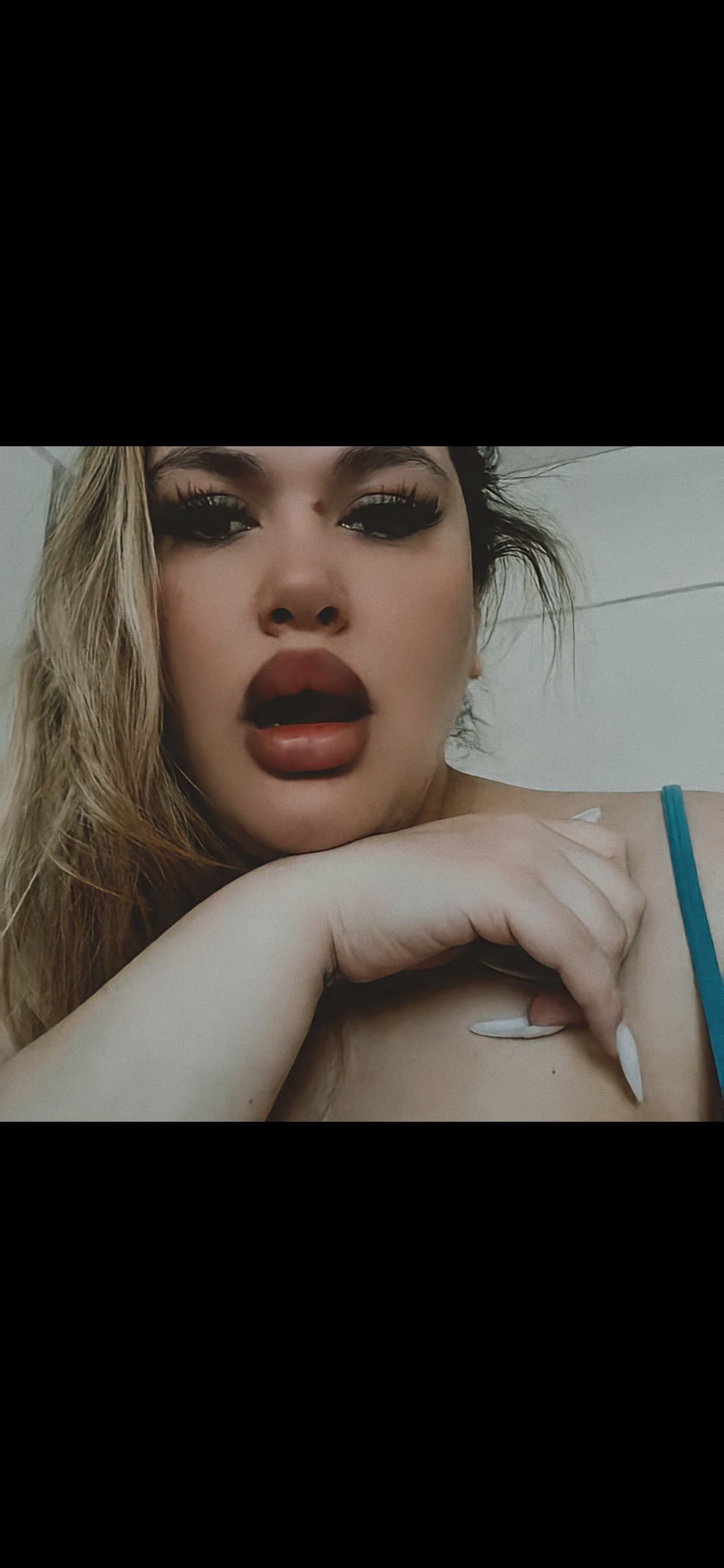 Curvy hot blondie 🔥🥵🍒🍑