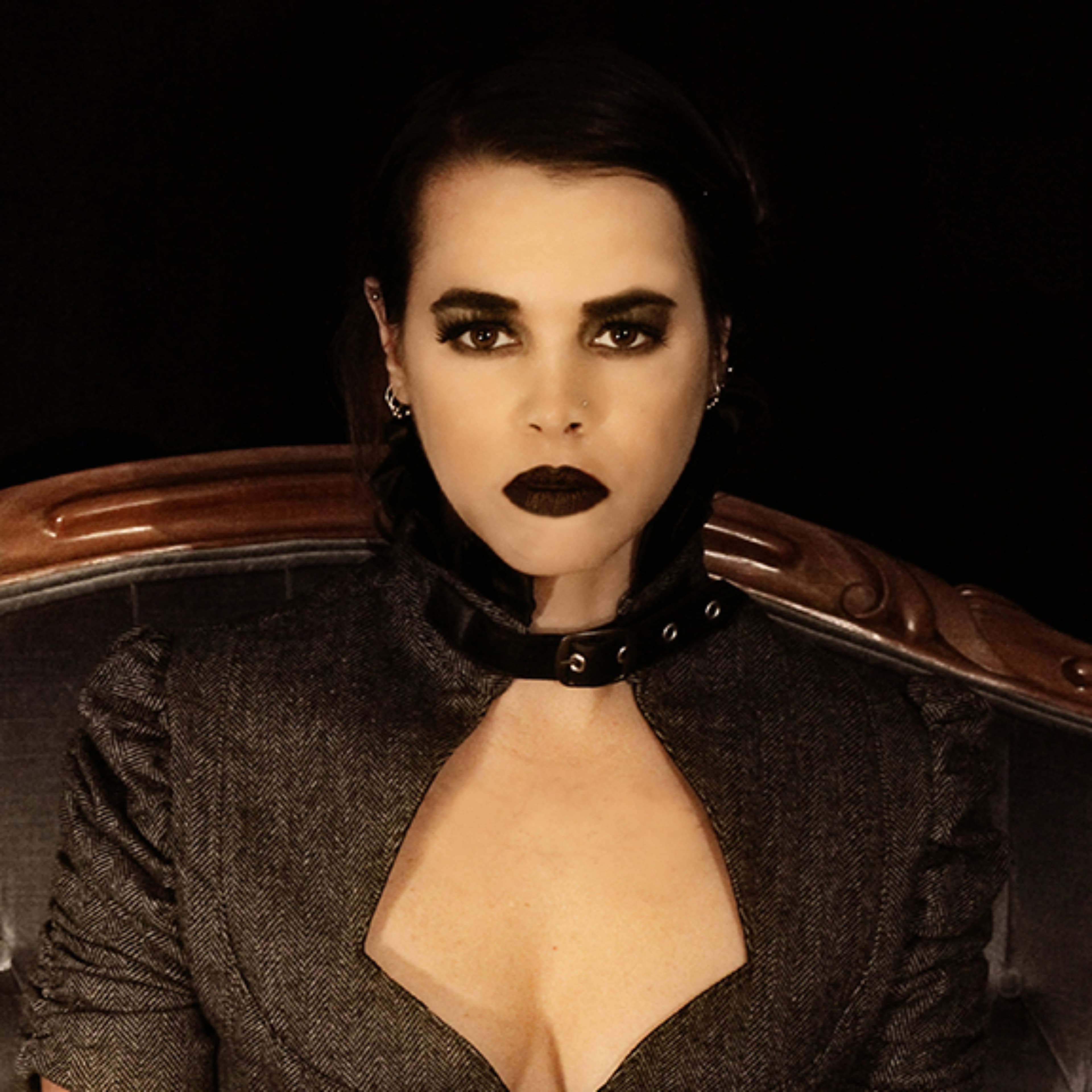 Maîtresse Chatouille: FemDom Tickler