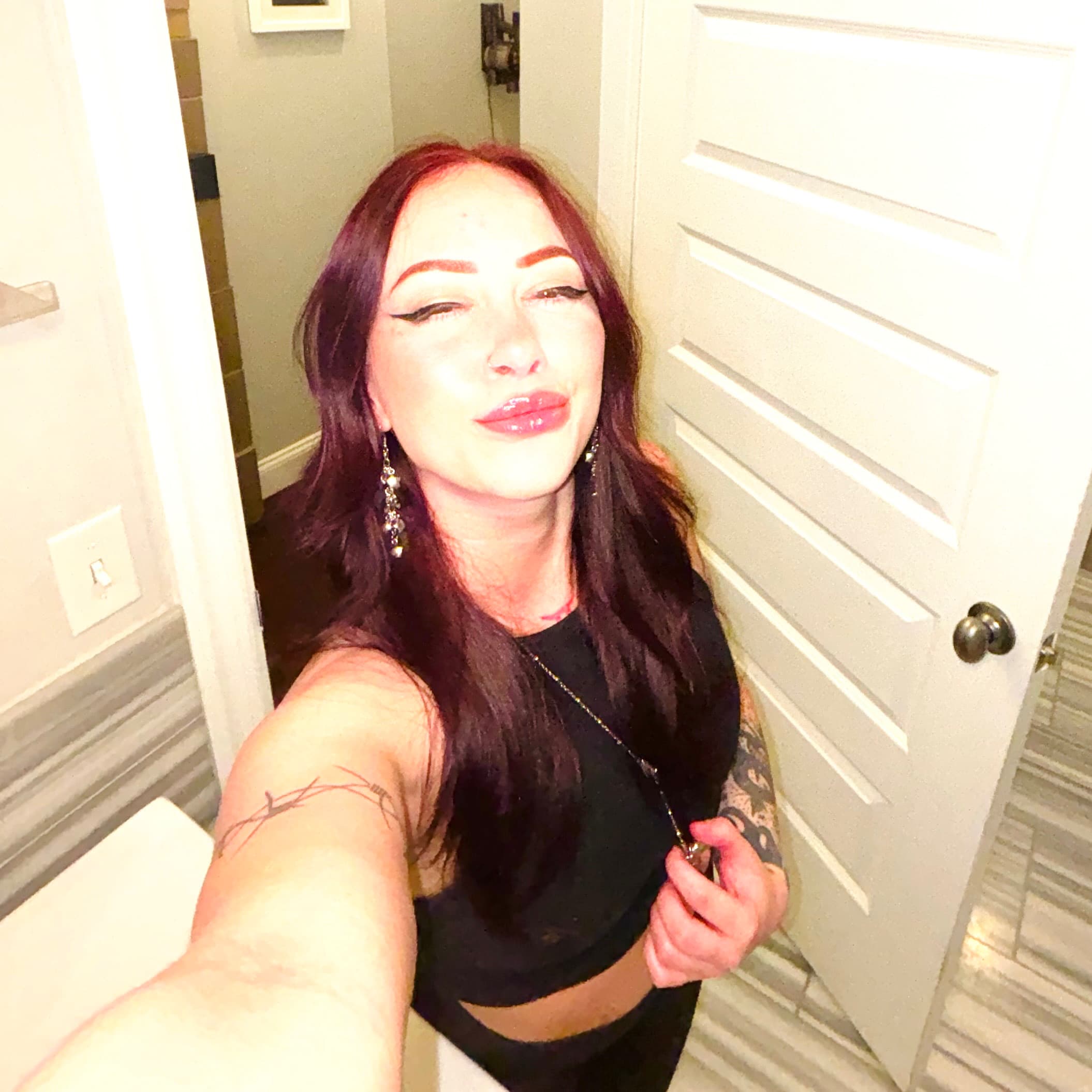 🕸️🕷️🔪 𝖆 𝖇𝖑𝖆𝖈𝒌 𝖜𝖎𝖉𝖔𝖜 🔪🕷️🕸️