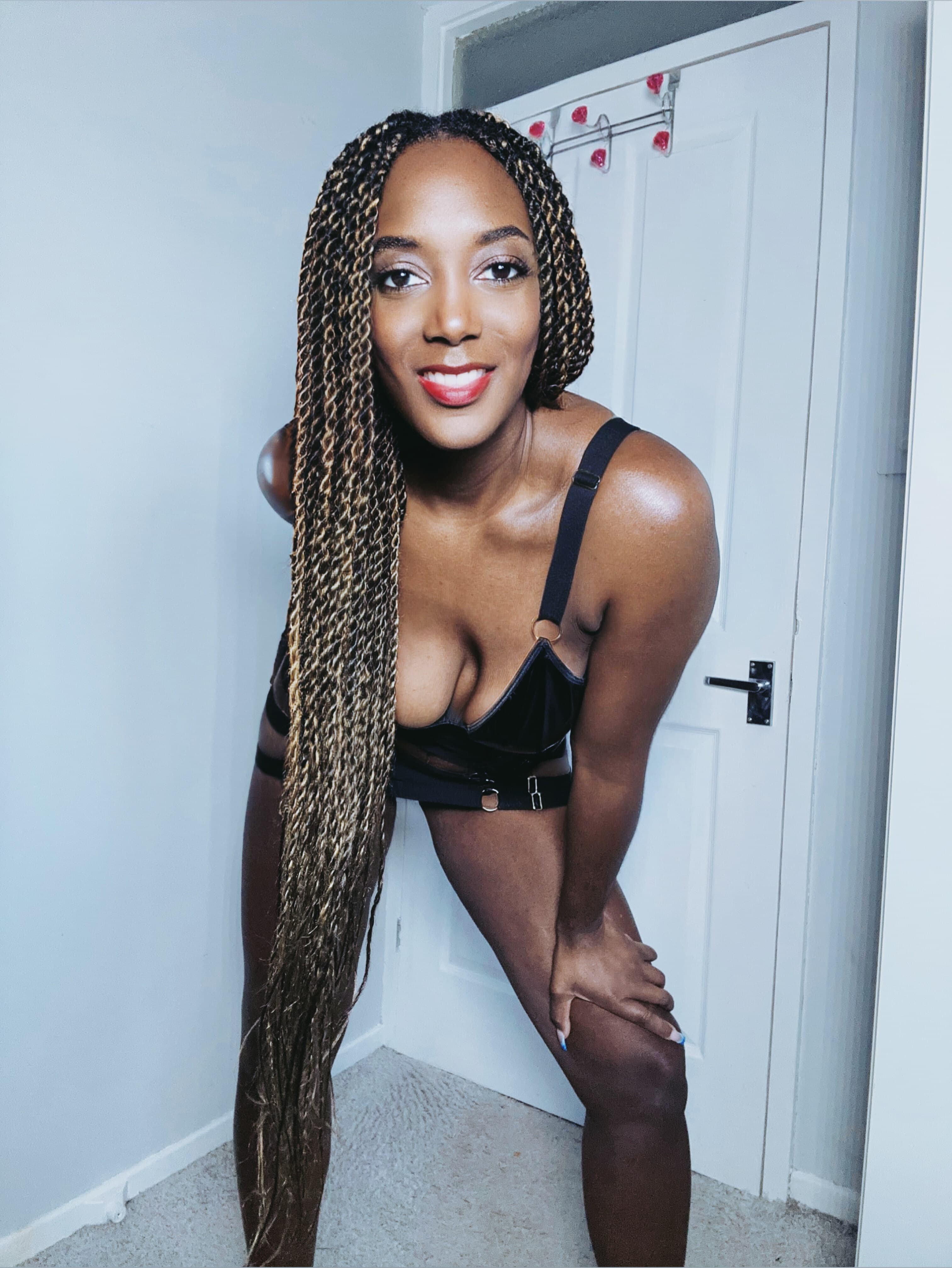 Mistress Lorraine Femdom Amazonian