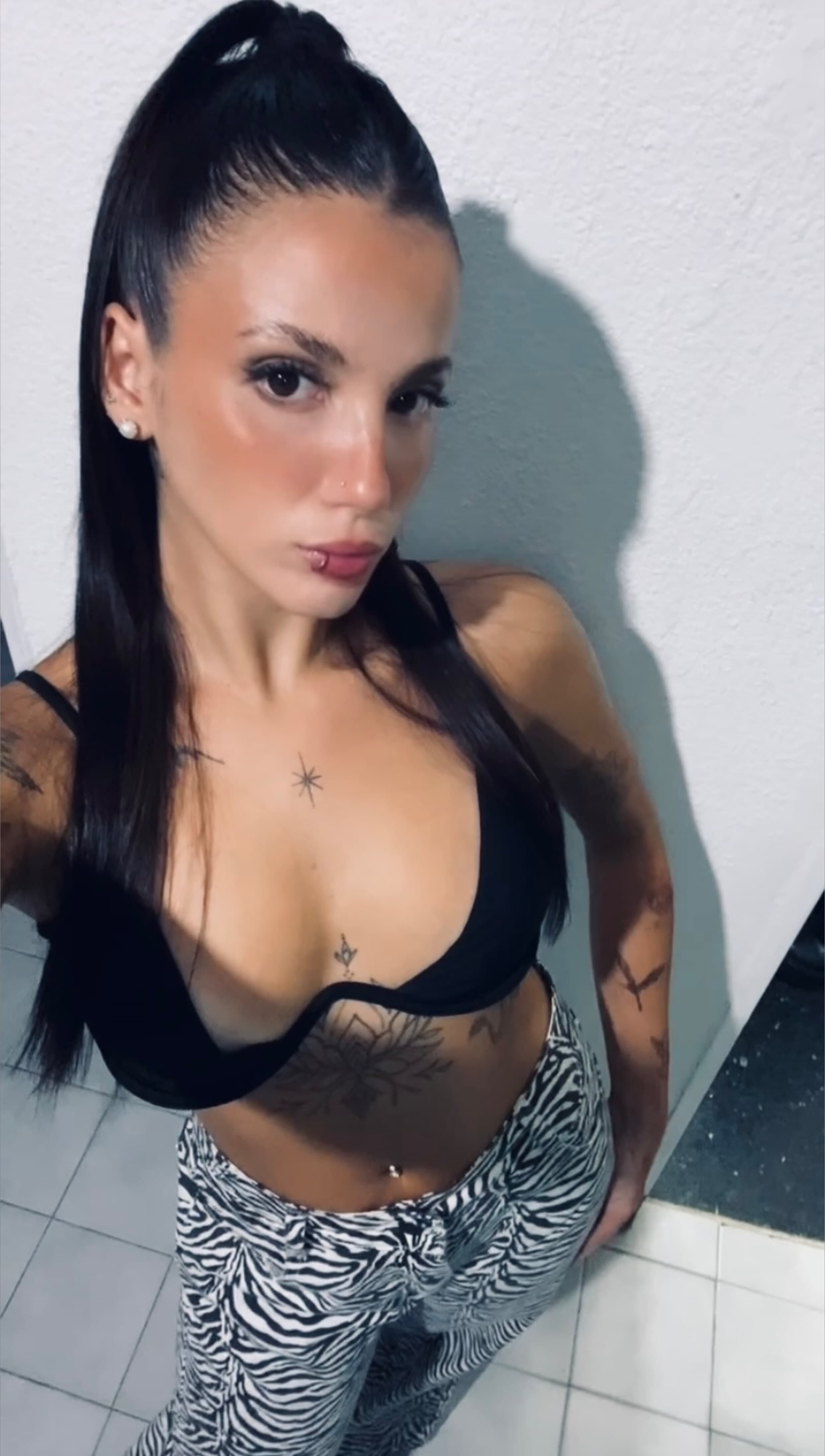 ⛓🧎🏽‍♀️🖤𝓞𝓵𝓲🖤🧎🏽‍♀️⛓