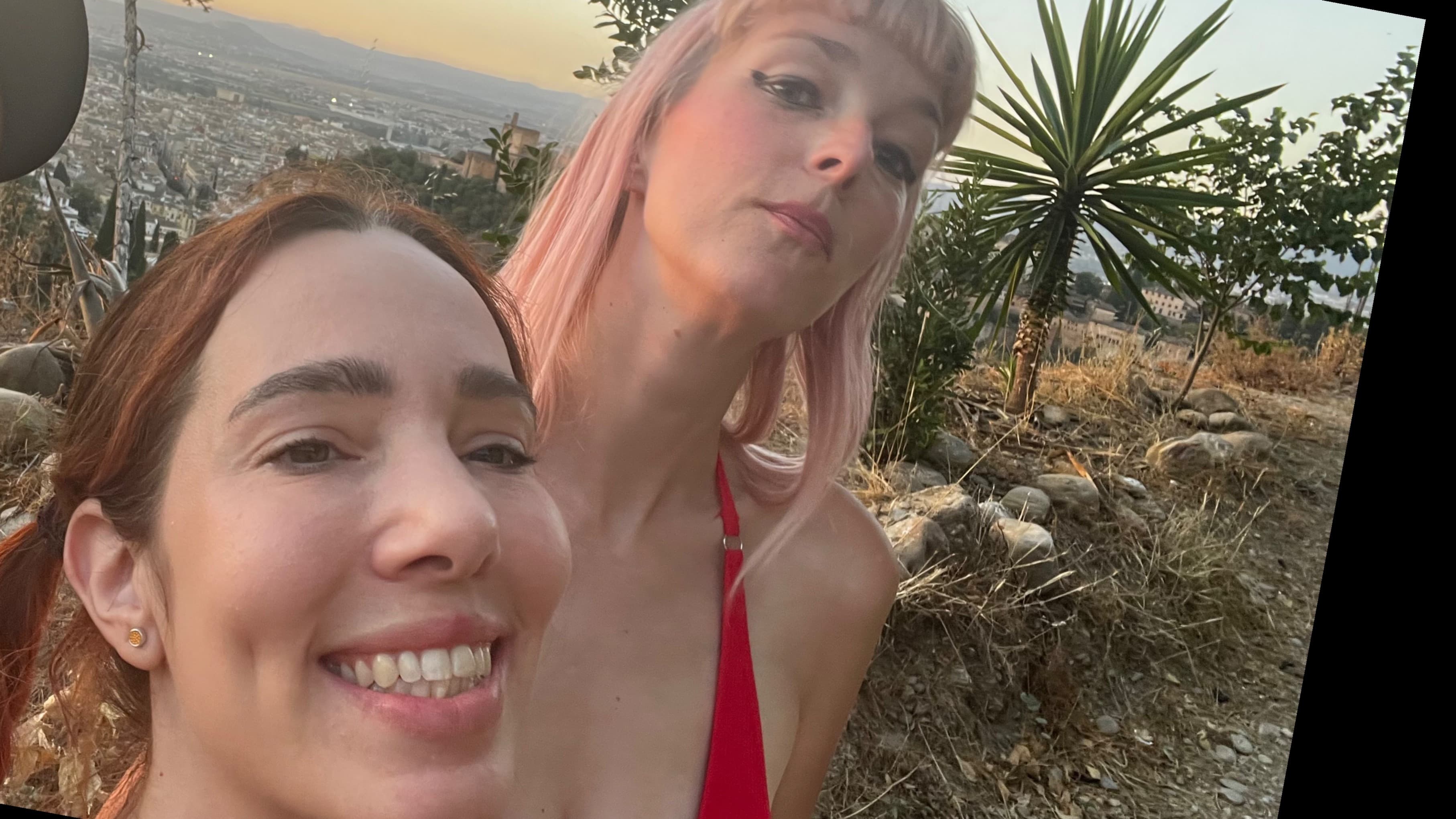 Roxy Licks Lana 🦄