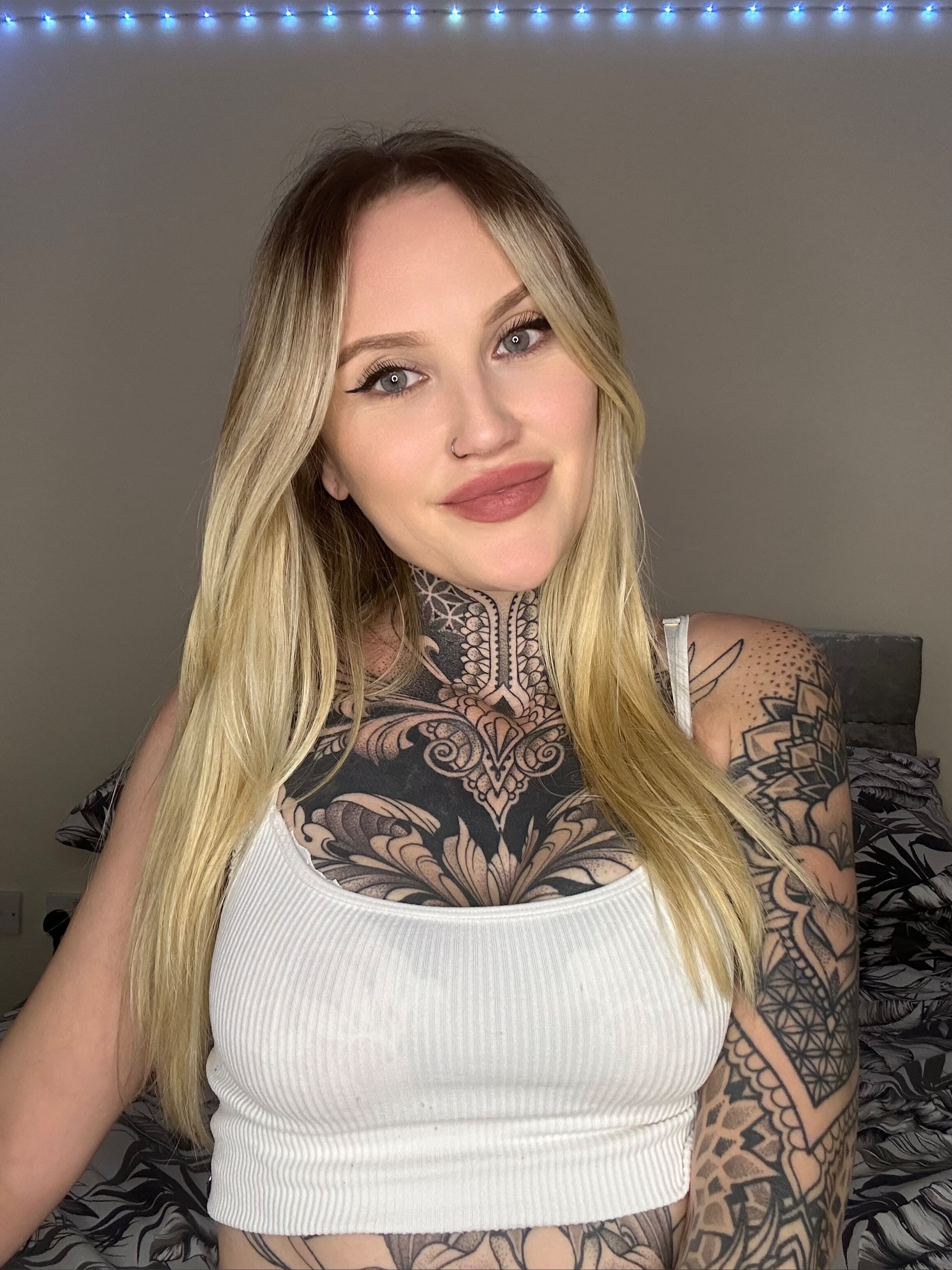 Paris 🩷 CHECK DMS!!