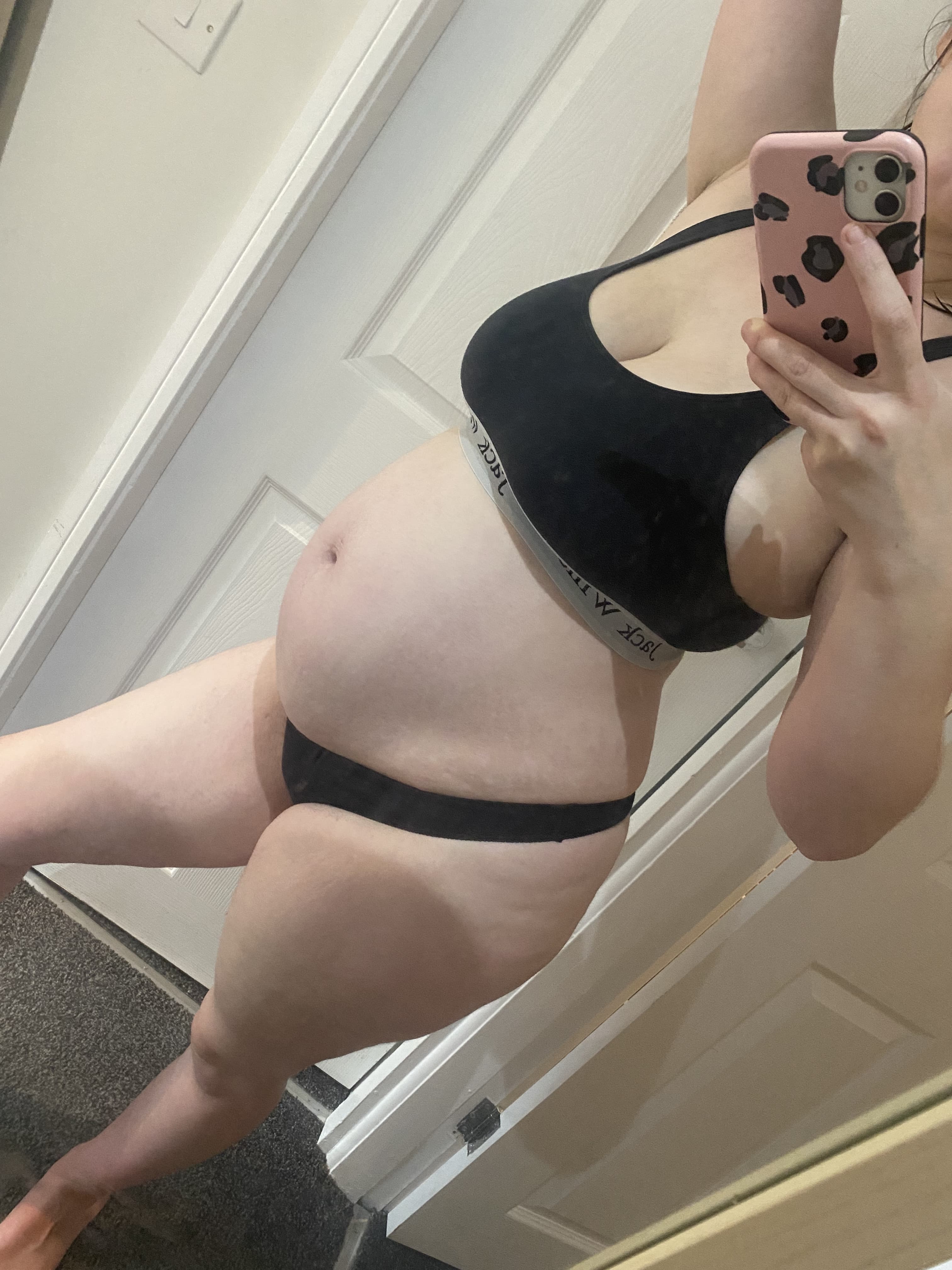 Pregnant Sexy Milky Tits Rox😈😈😈