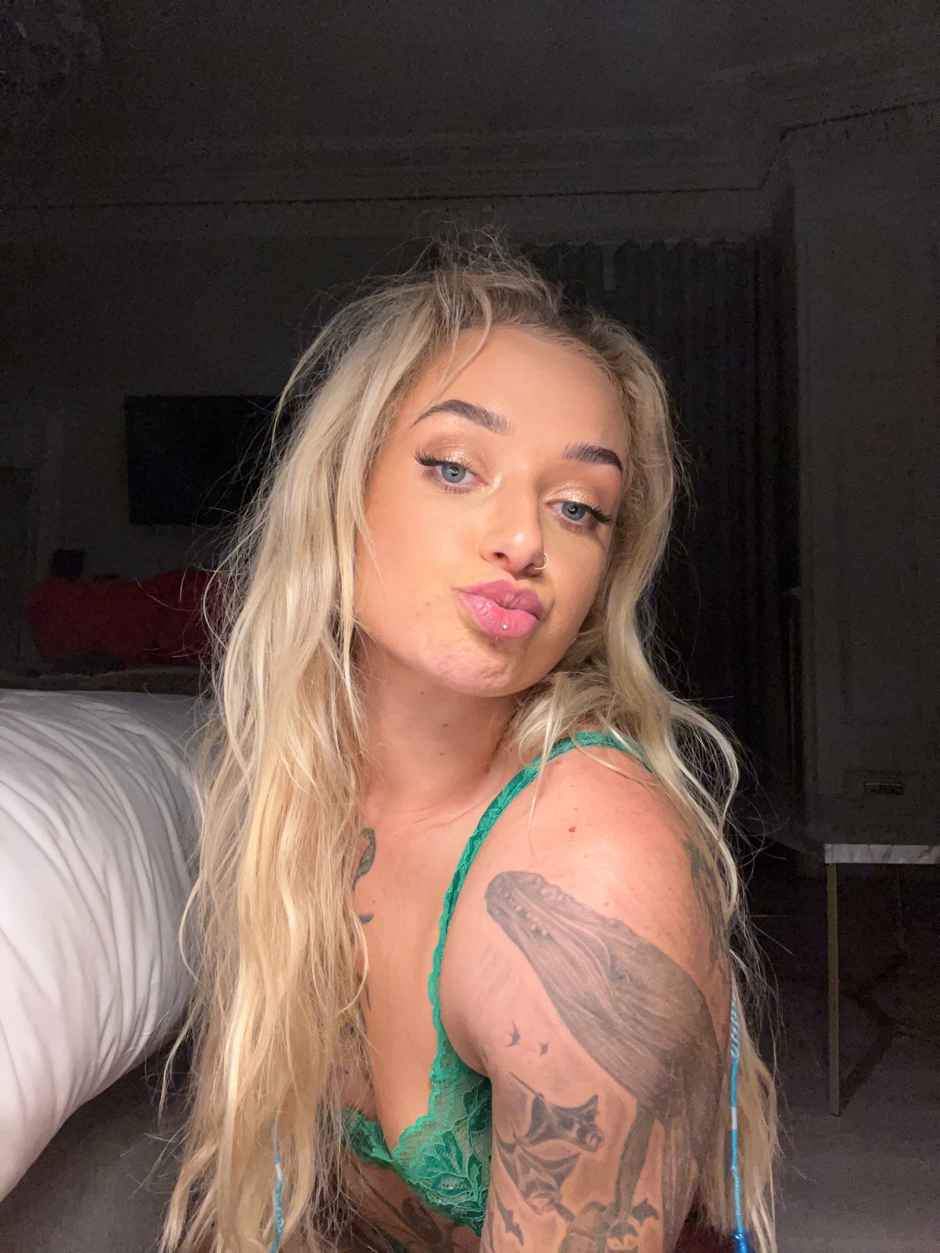 Sophia’s FREE page🖤