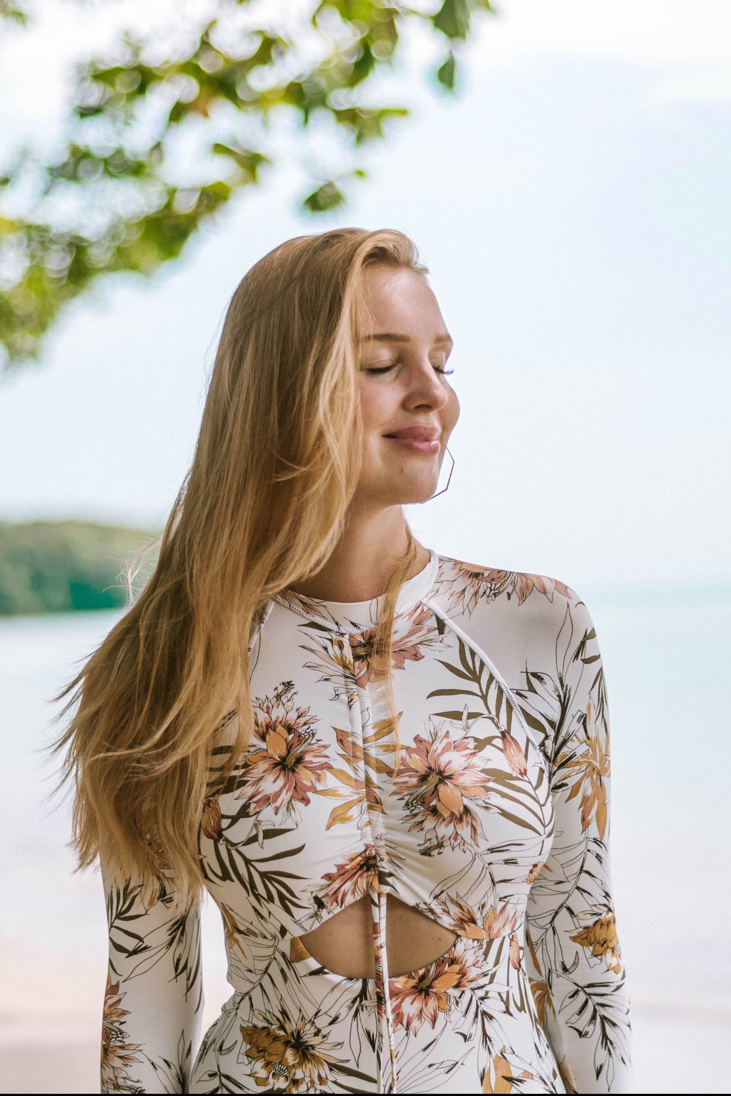 The babe next door 👧