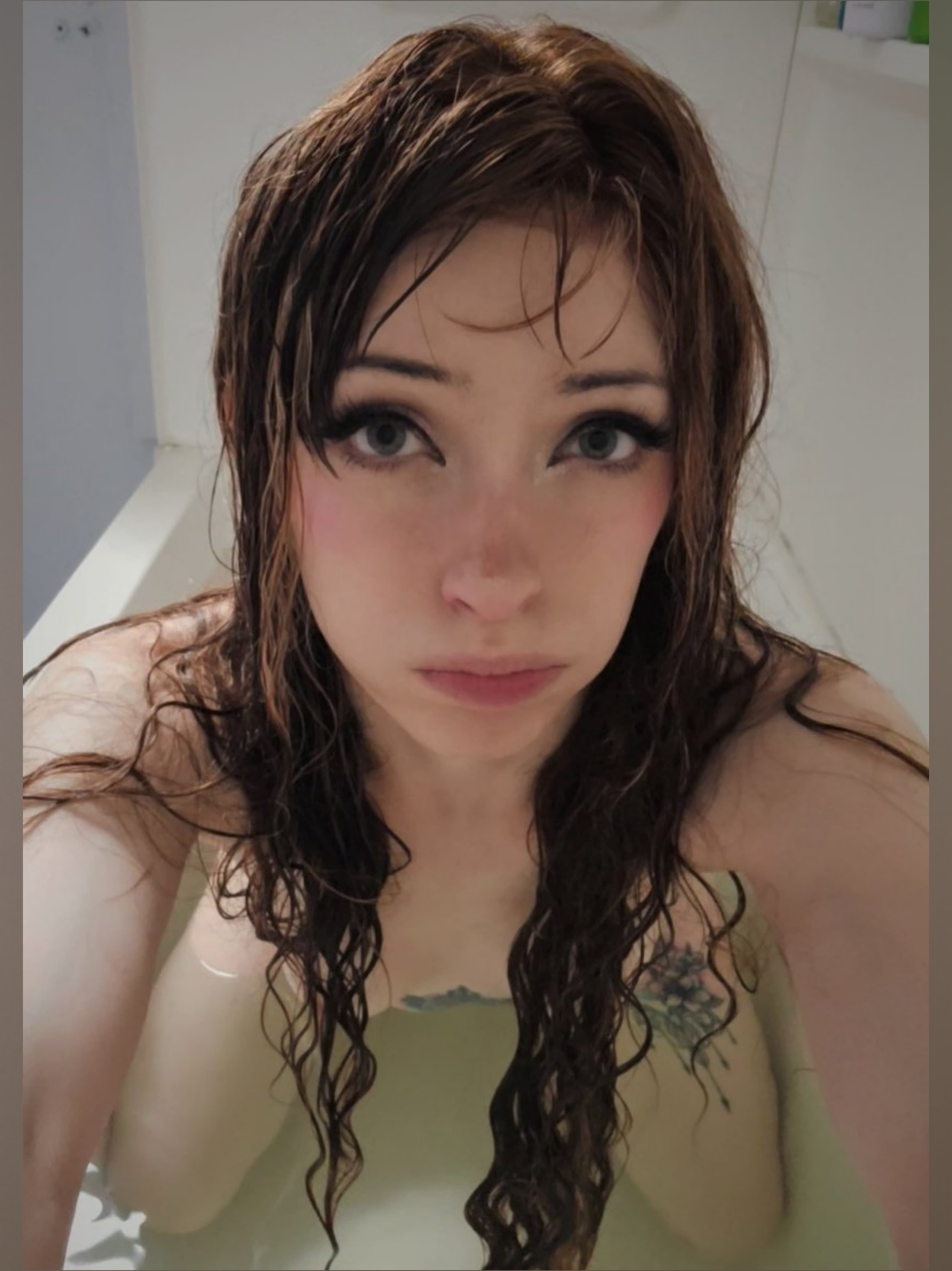 ♡ 𝓑𝓪𝓶𝓫𝓲 𝓥𝓪𝓵𝓮𝓷𝓽𝓲𝓷𝓮 ♡