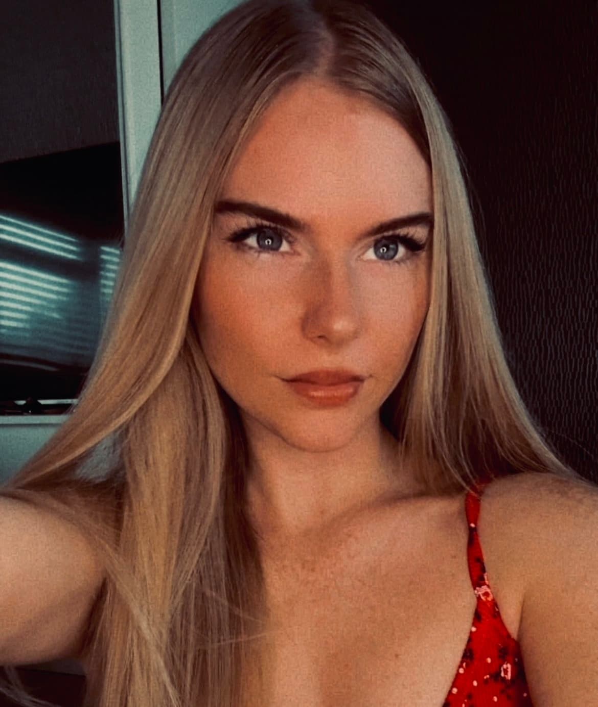 Miss Wolfy  🐺🖤