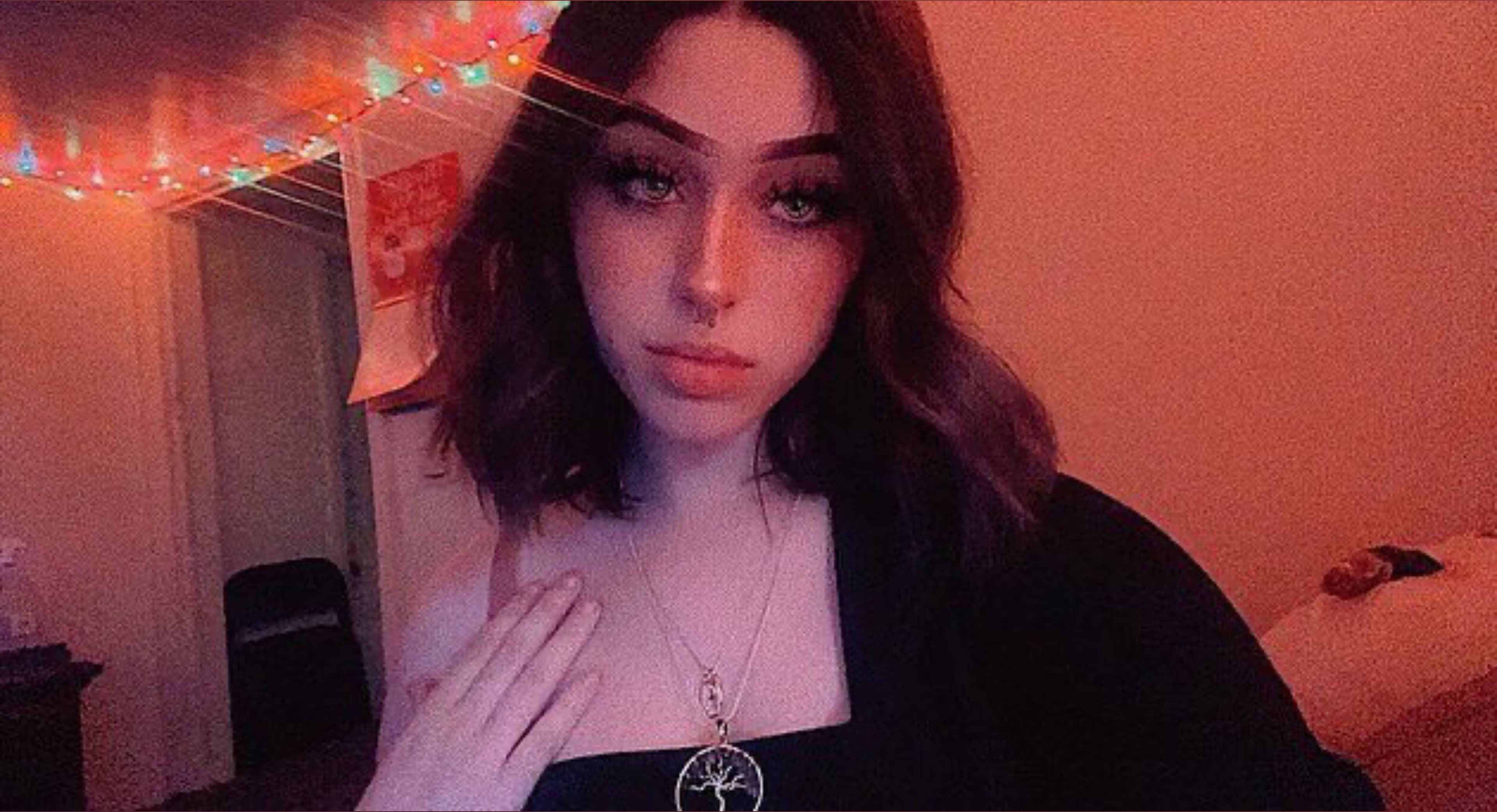 𝑆𝐸𝐶𝑅𝐸𝑇 𝐿𝑂𝑉𝐸𝑅